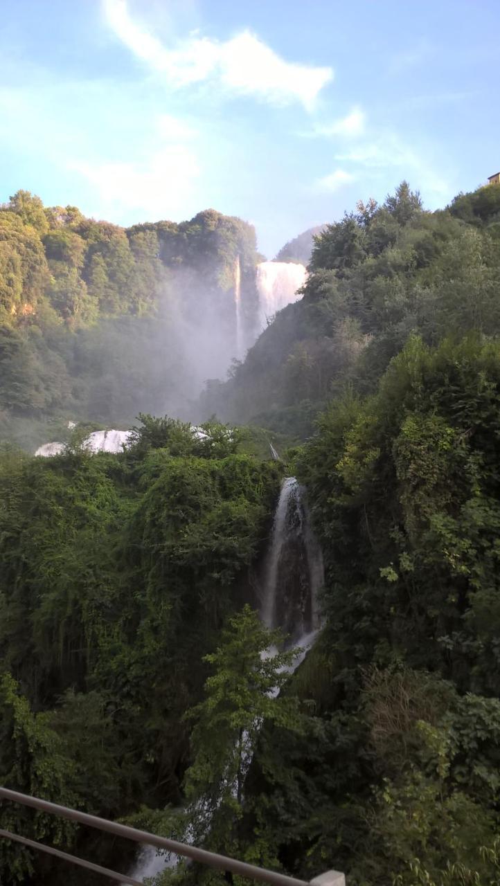 Valle degli Ulivi Terni Esterno foto
